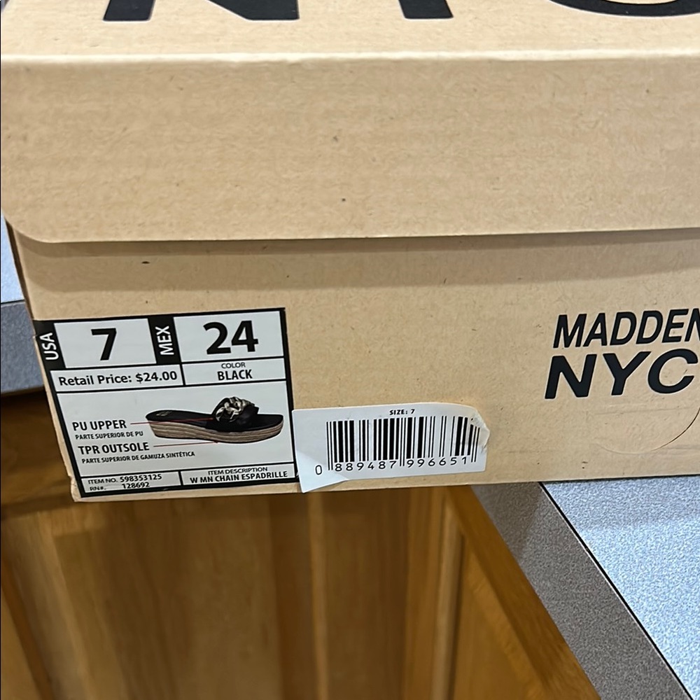 Steve Madden Black and Gold Chain Sandals - Picture 5 of 5